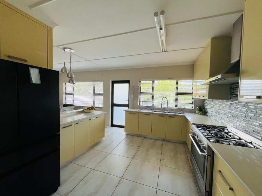 6 Bedroom Property for Sale in Gonubie Eastern Cape